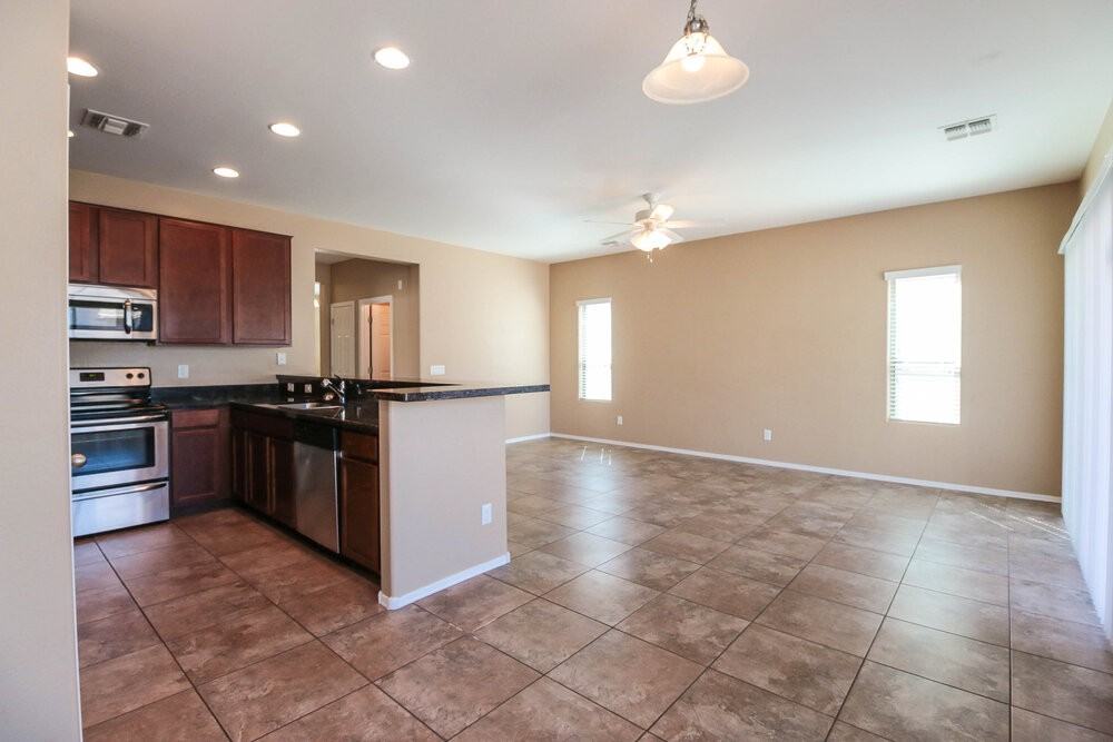 7826 S 50th Dr - Photo 3 of 16