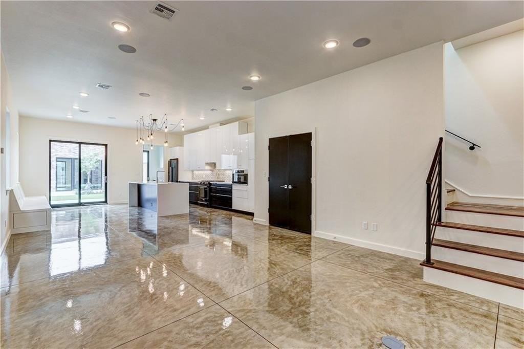 616 Nw 6th St - Photo 6 of 32