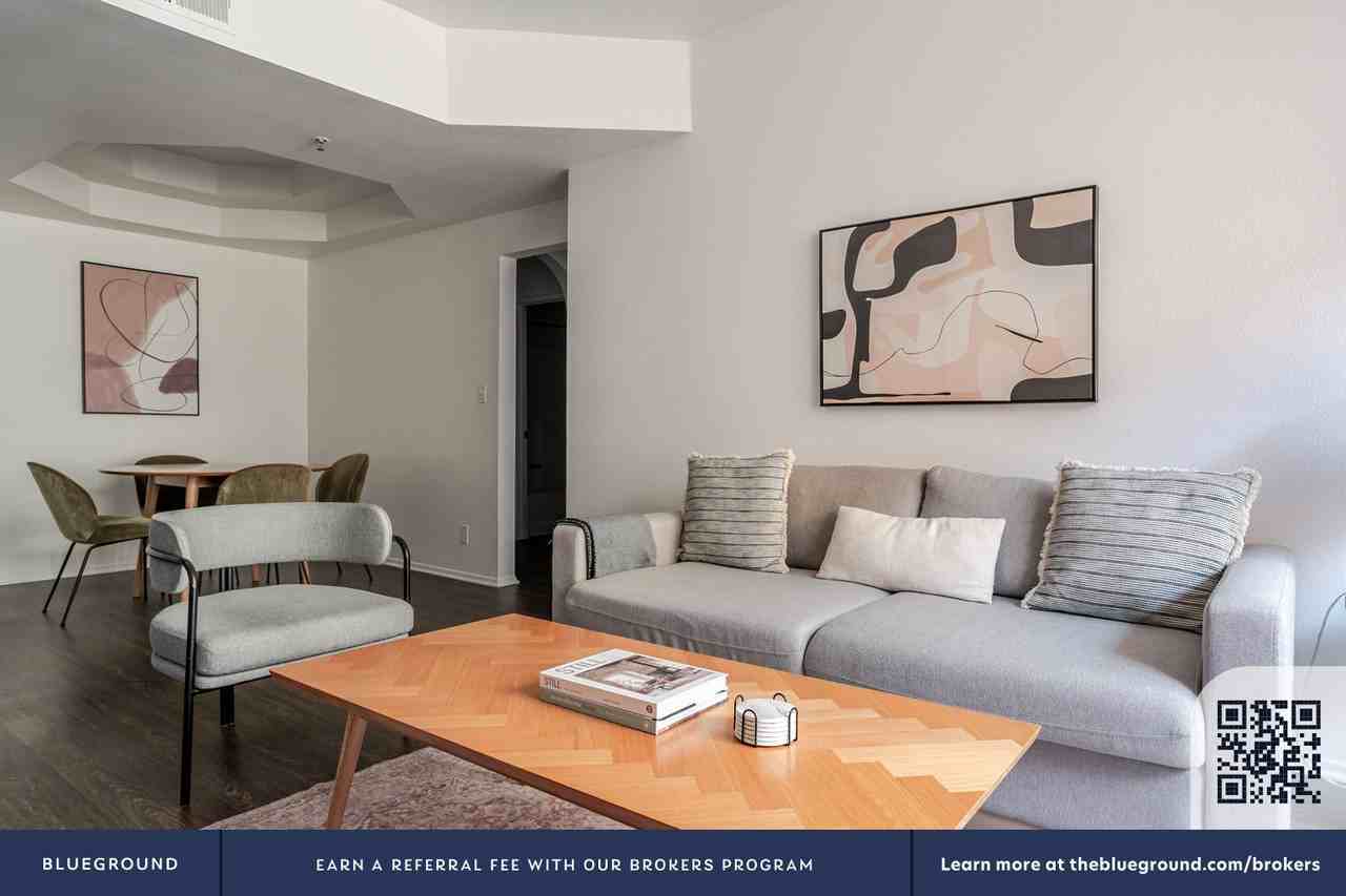 345 Cloverdale Avenue - Photo 4 of 49