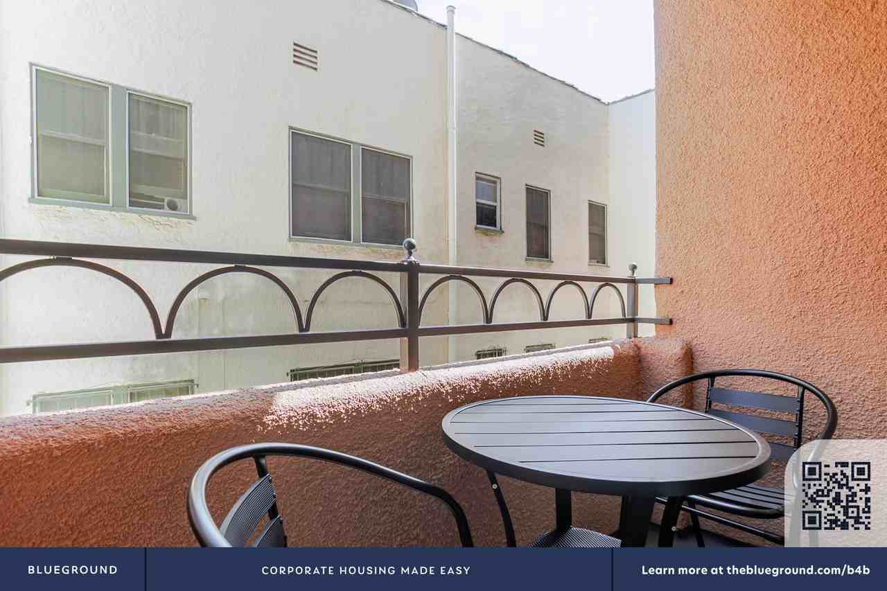 345 Cloverdale Avenue - Photo 5 of 49