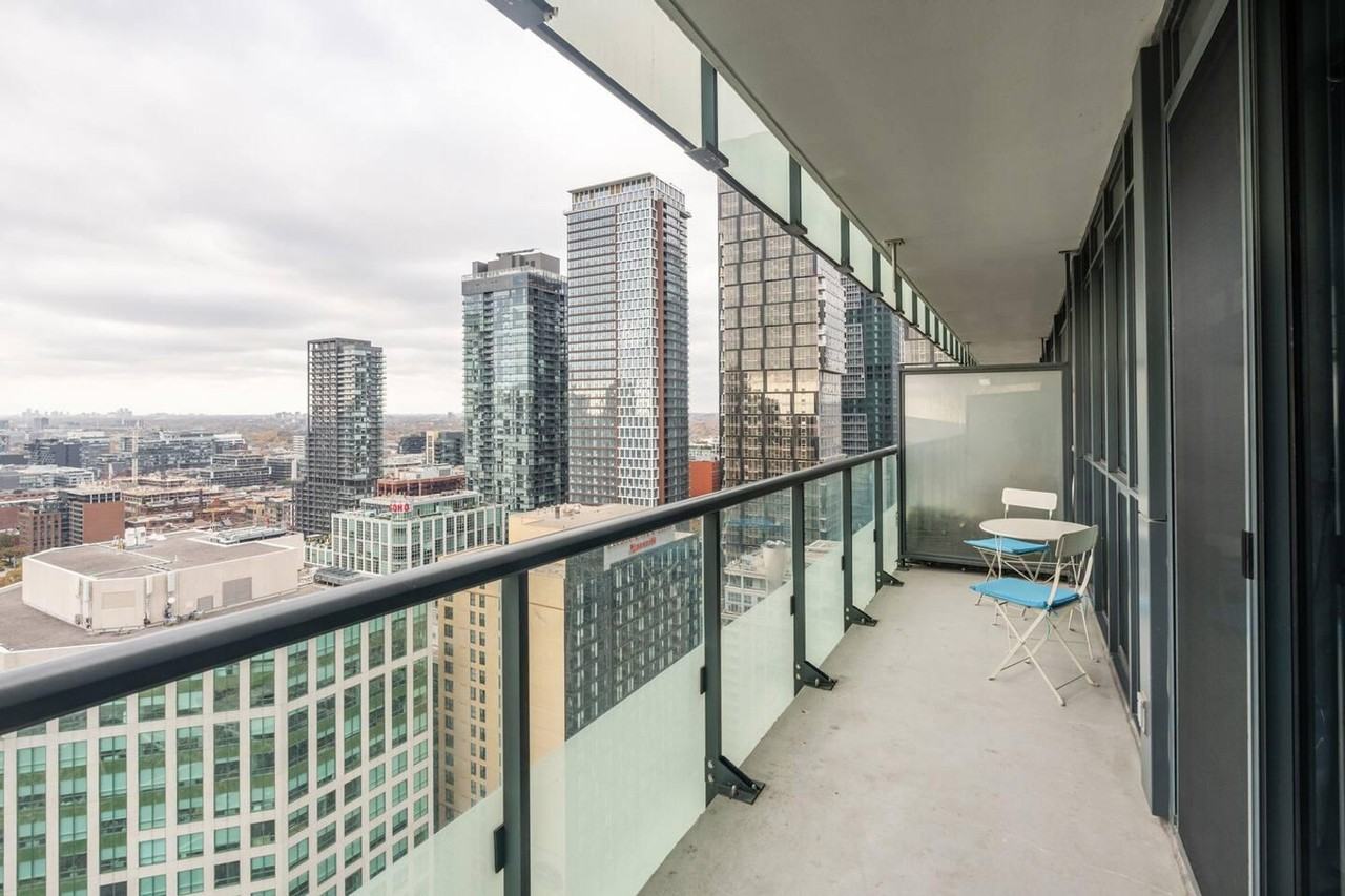 299 Front St W #1037026P - Photo 2 of 14