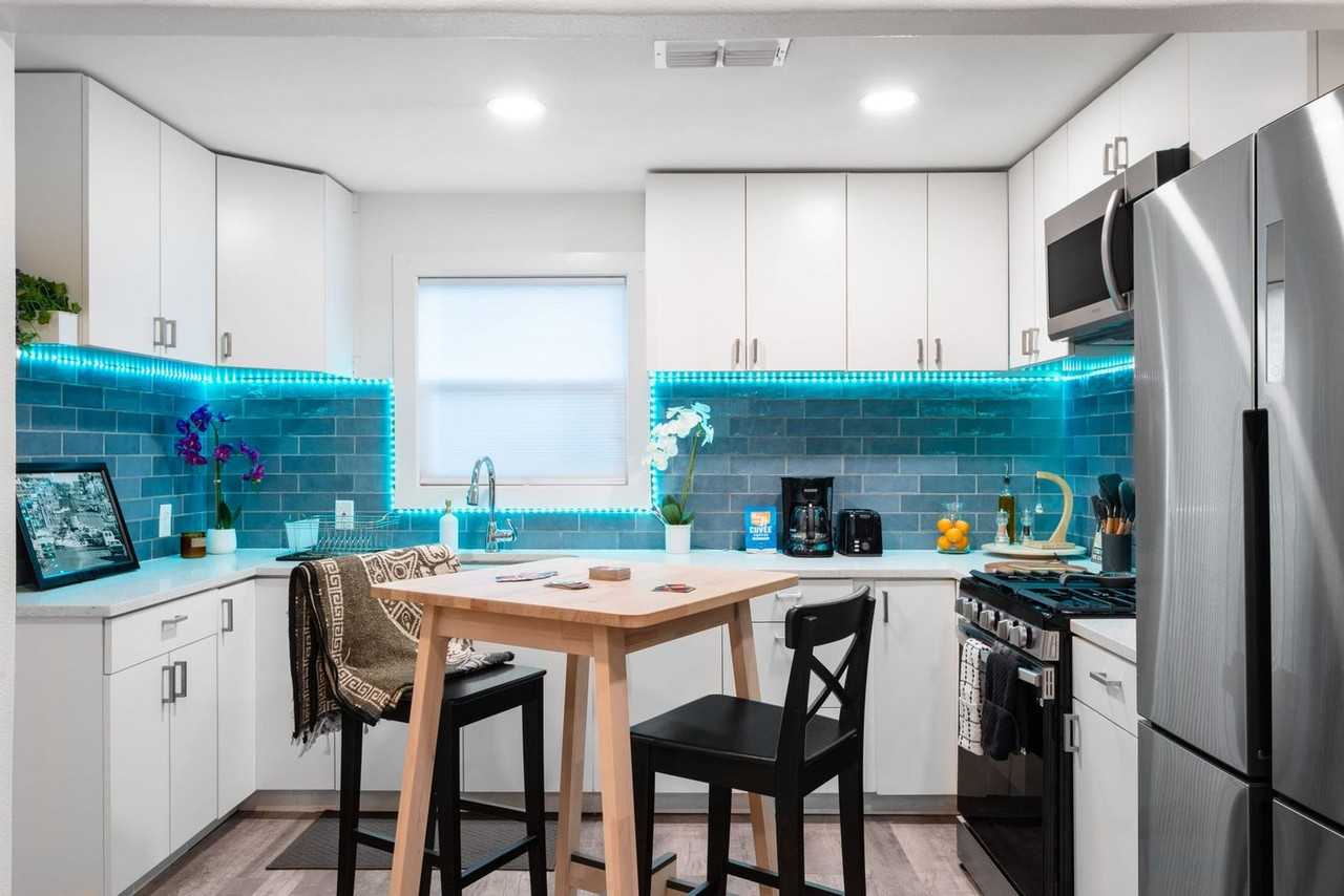 1206 1/2 Haskell St #1244656P - Photo 6 of 24