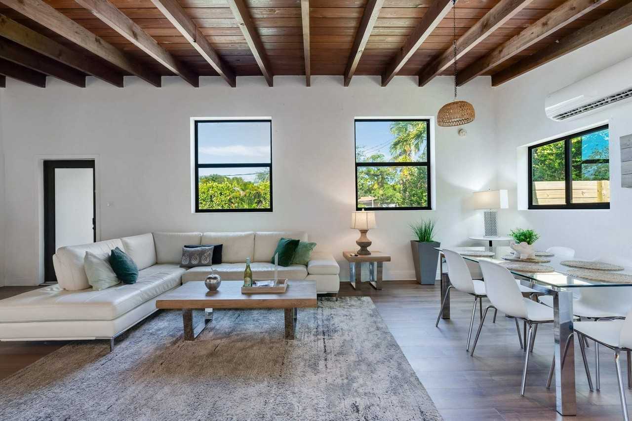 11534 Ne 13th Ave #1245241P - Photo 4 of 30