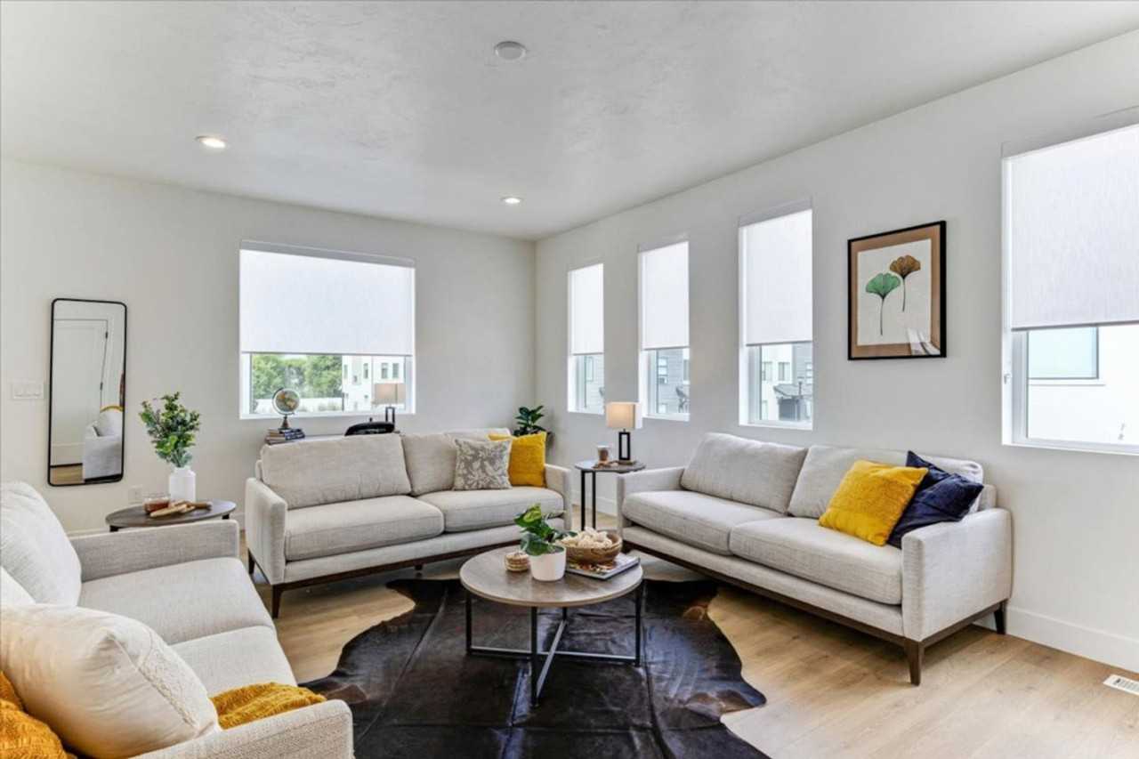 1055 W 550 S #1249864P - Photo 4 of 46