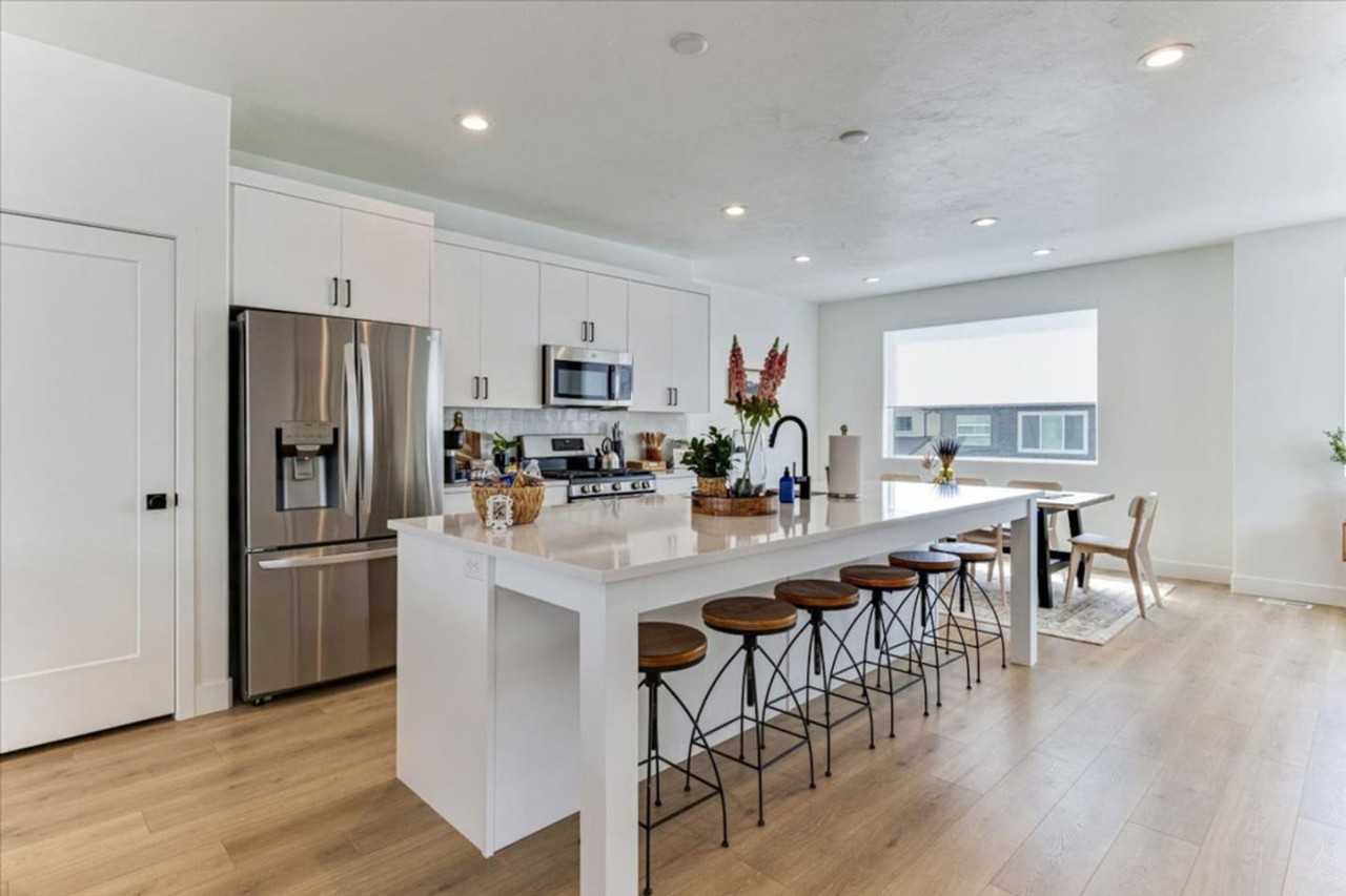 1055 W 550 S #1249864P - Photo 7 of 40