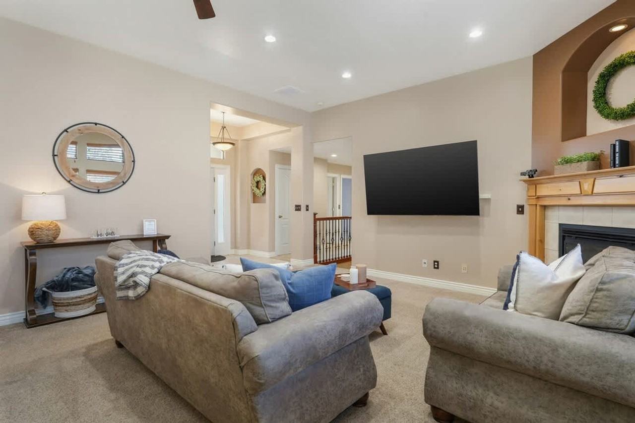 2253 N 10 W #1250604P - Photo 3 of 33