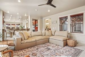 featured image of 611 E San Pedro St