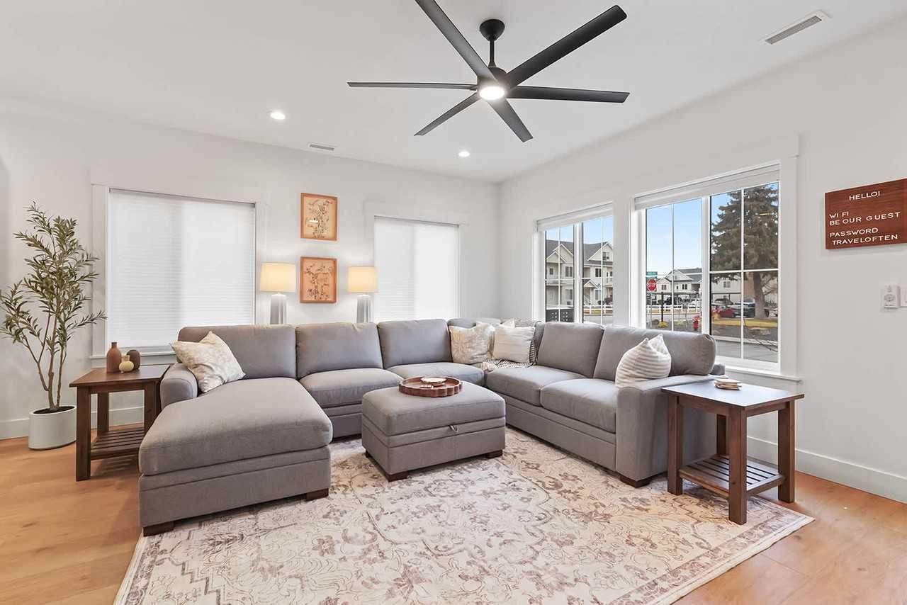 225 W Highland St #1250672P - Photo 2 of 41