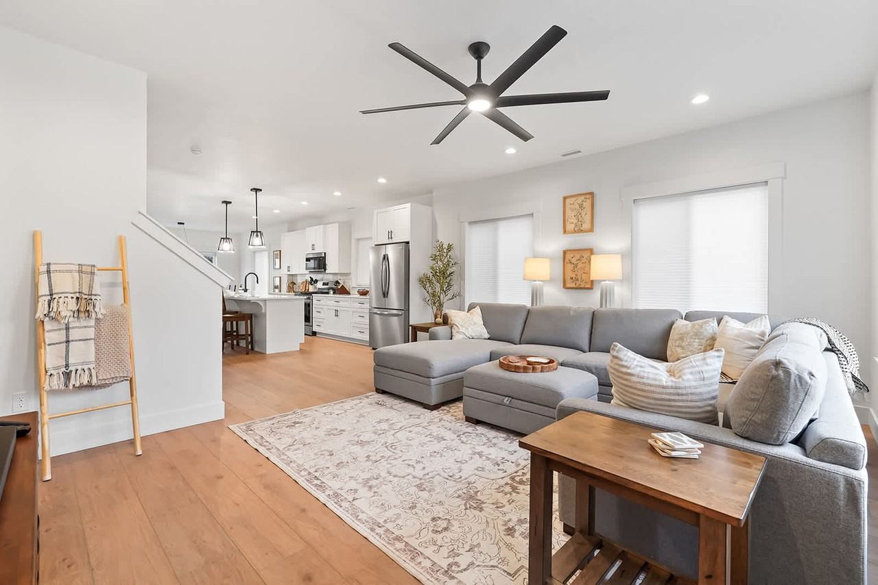 225 W Highland St #1250672P - Photo 5 of 41