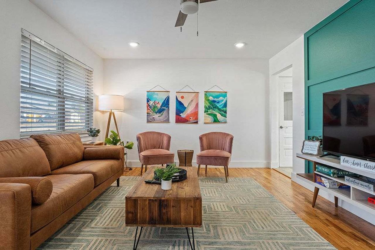 407 Nw H St #1250720P - Photo 2 of 33