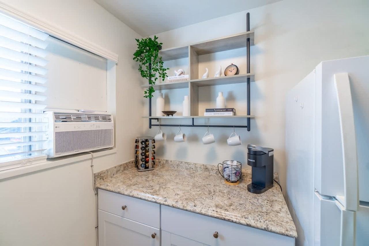 734 Vine St #1250759P - Photo 4 of 12