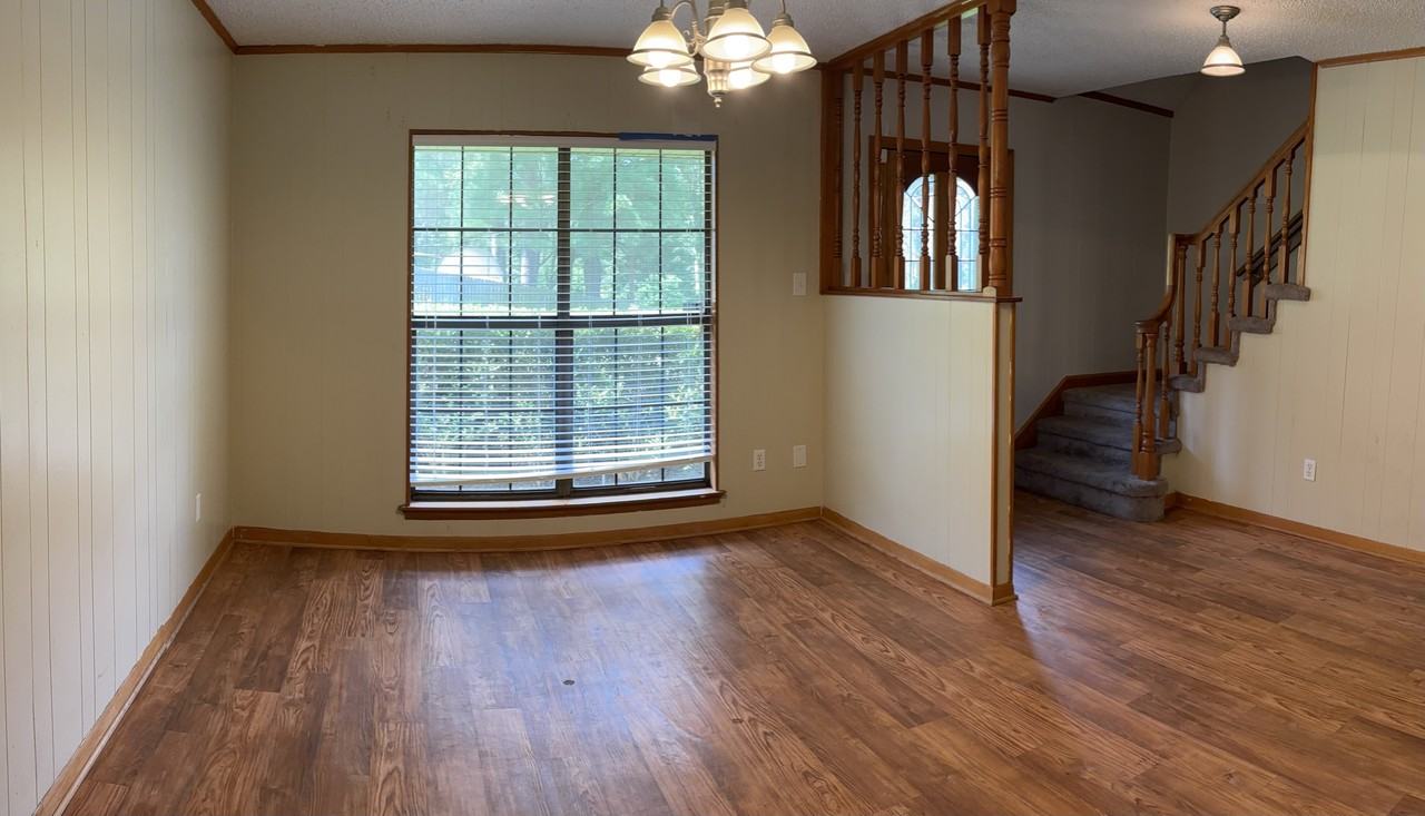 135 Longhorn Dr - Photo 2 of 5