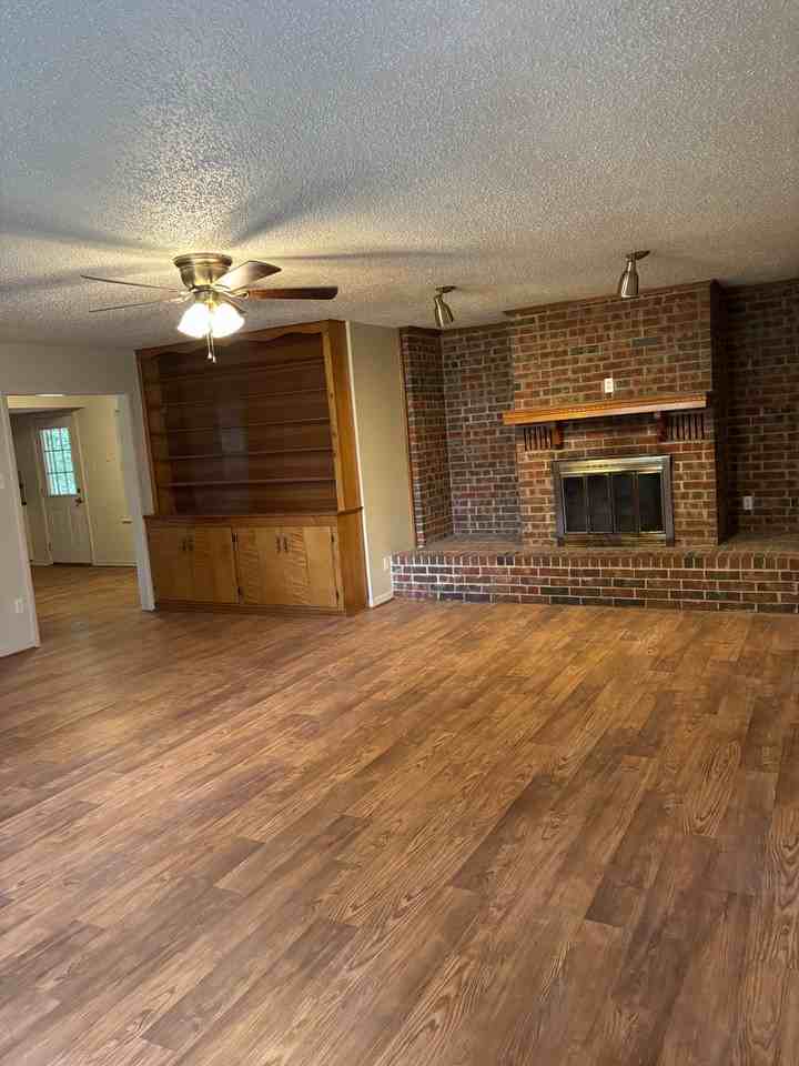 135 Longhorn Dr - Photo 4 of 6