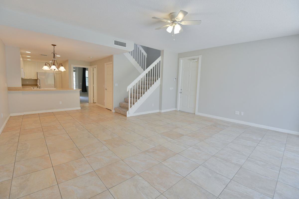 7813 Veronawalk Blvd - Photo 3 of 32