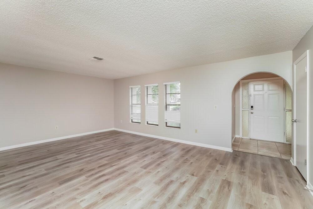 13081 Hanley Dr - Photo 4 of 16