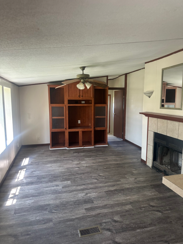 412 Greenfield Dr - Photo 3 of 12