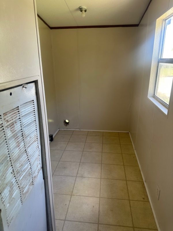 412 Greenfield Dr - Photo 5 of 12