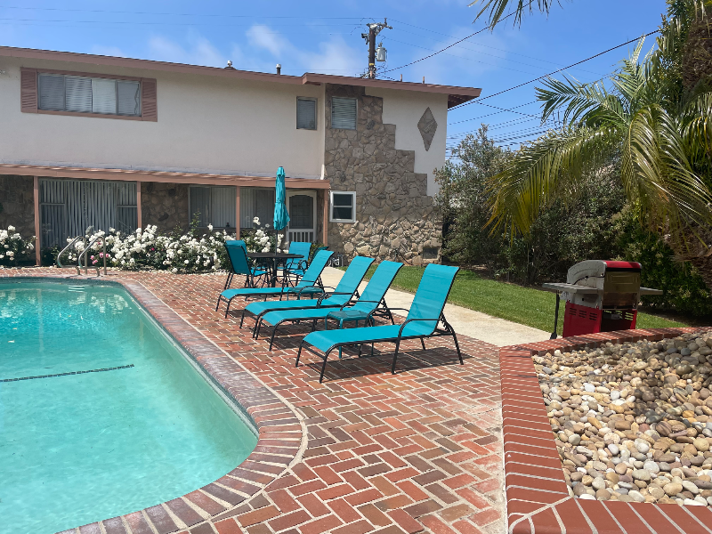 2233 Canyon Dr - Photo 3 of 17