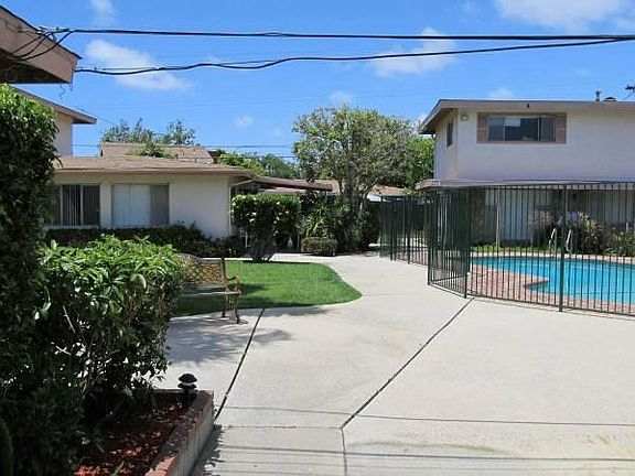 2233 Canyon Dr - Photo 5 of 17