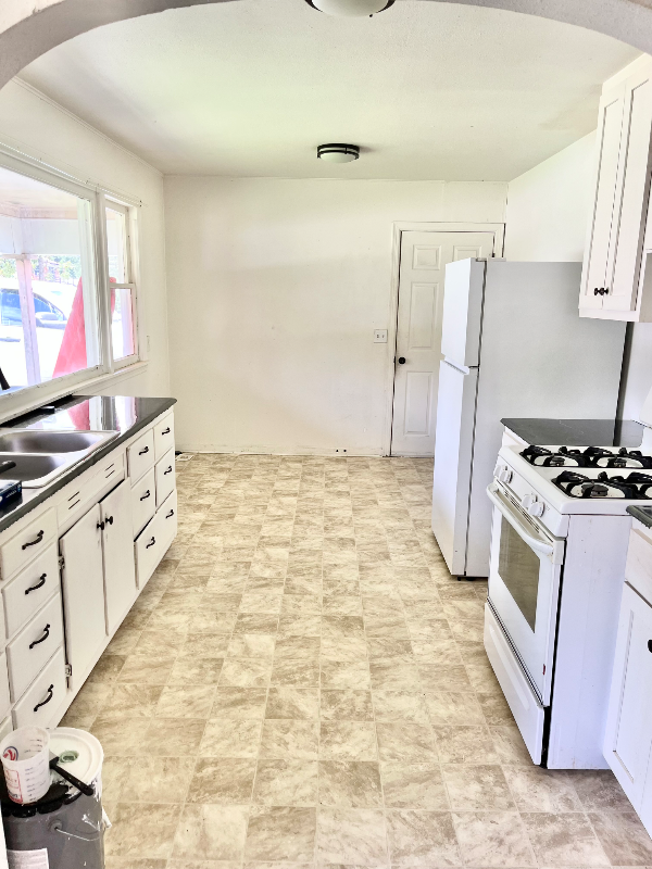 308 Huenefeld St - Photo 2 of 6