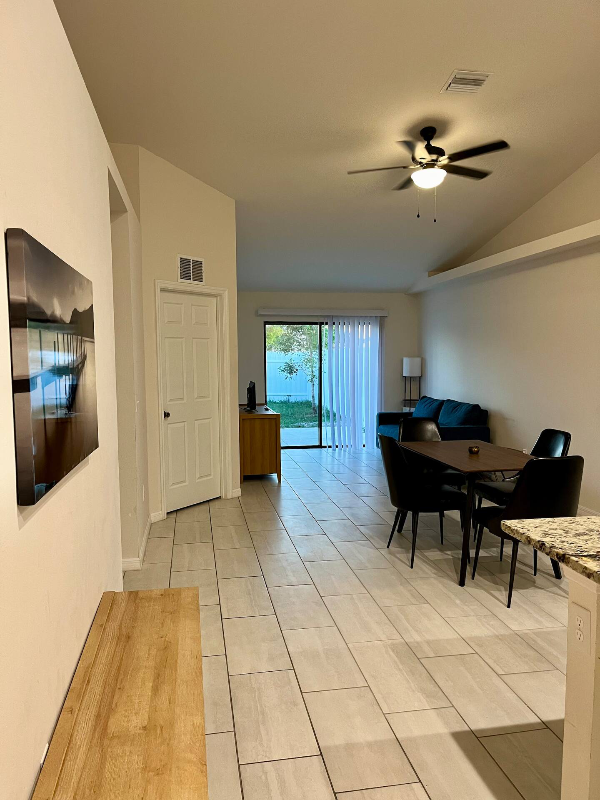 1303 Se 8th Pl #1303 - Photo 2 of 21