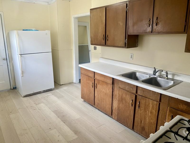 1138 Kohler Ave - Photo 4 of 17