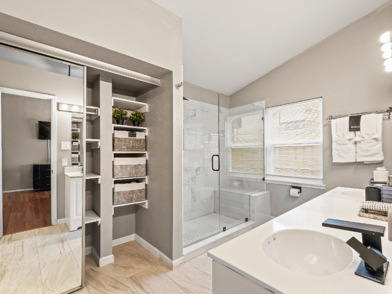 1108 Collin Dr - Photo 3 of 34