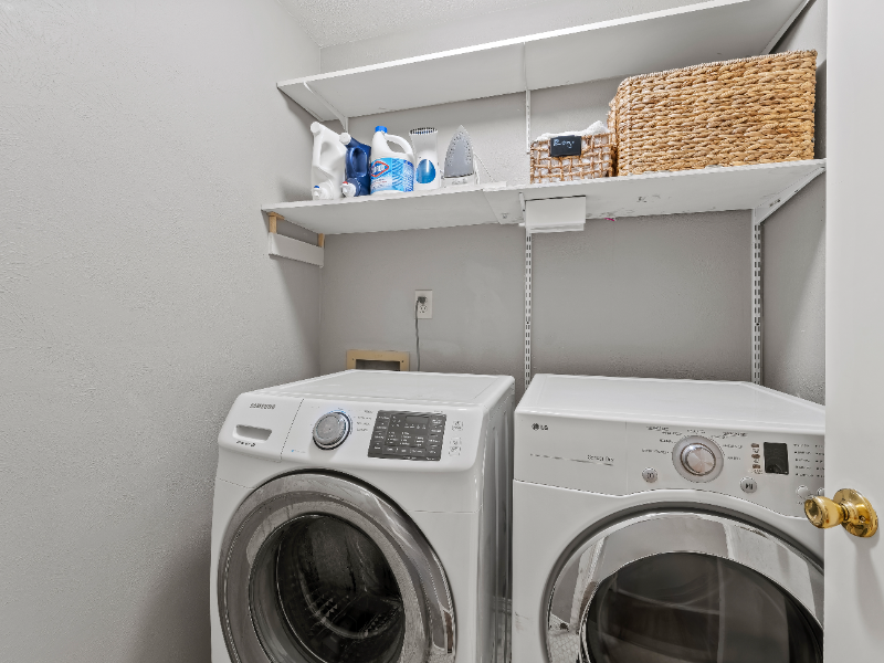 1108 Collin Dr - Photo 5 of 34