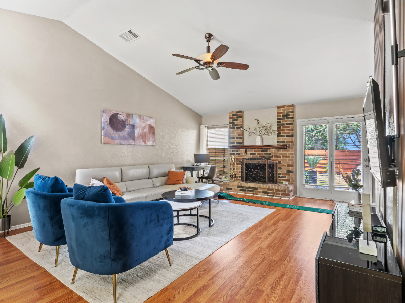 1108 Collin Dr - Photo 6 of 34