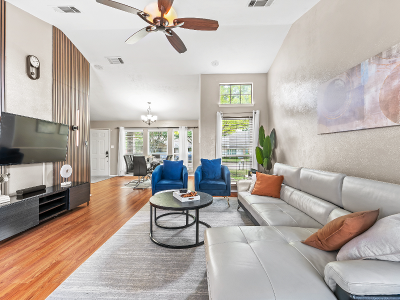 1108 Collin Dr - Photo 7 of 34