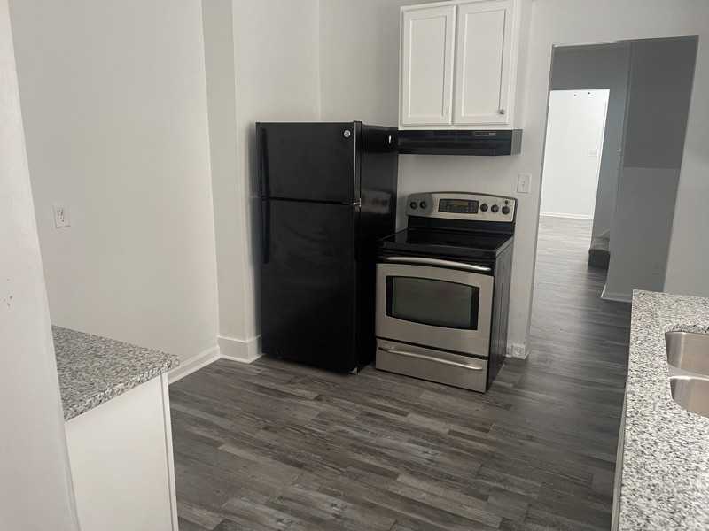 1531 Vine St - Photo 2 of 9