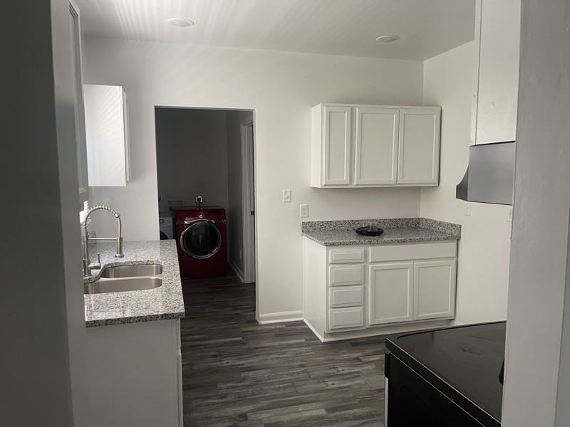 1531 Vine St - Photo 3 of 9