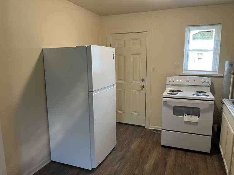 704 Hopkins St - Photo 5 of 8