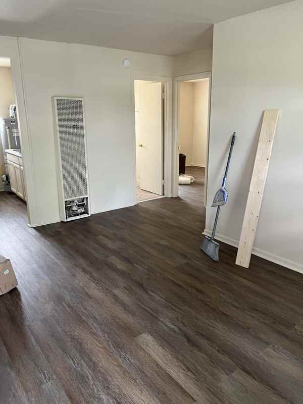 704 Hopkins St - Photo 7 of 8