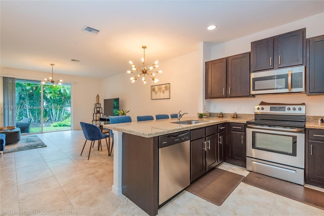 387 Southeast 1st Drive - Photo 2 of 25