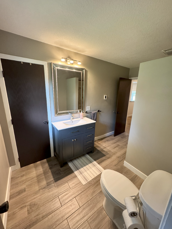 1030 Sommers St N - Photo 5 of 15