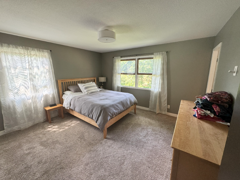 1030 Sommers St N - Photo 7 of 15