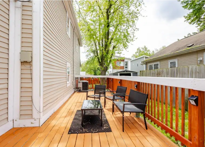 2218 Pleasant St - Photo 2 of 13