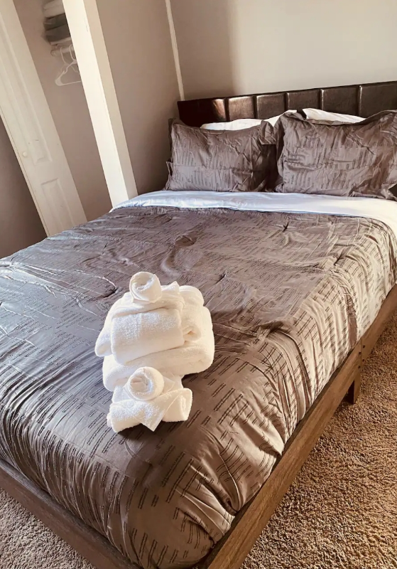 2218 Pleasant St - Photo 4 of 13