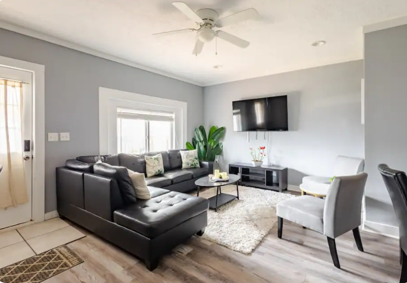 2218 Pleasant St - Photo 6 of 13