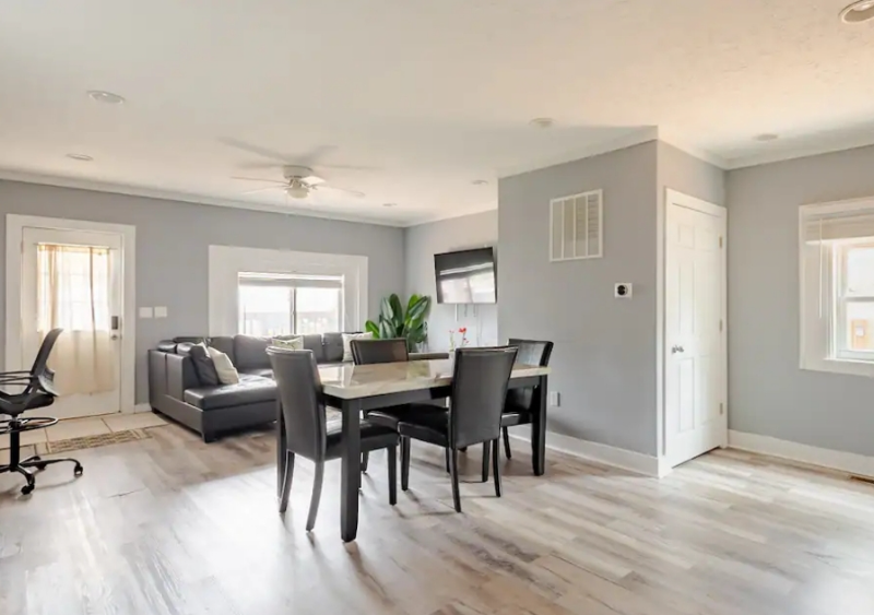 2218 Pleasant St - Photo 7 of 13