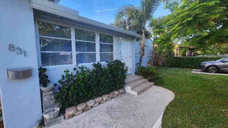 831 Plover Ave - Photo 4 of 20