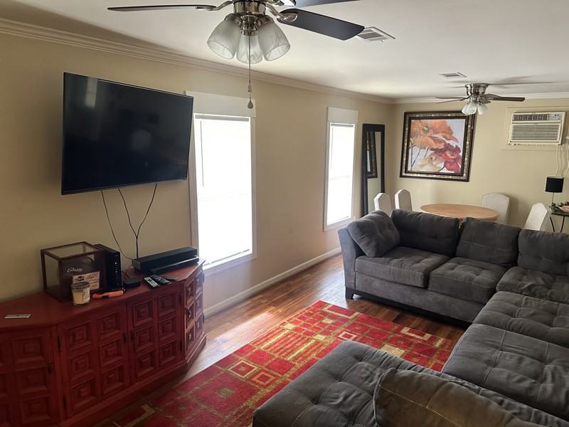 270 Wildwood Ct - Photo 2 of 12