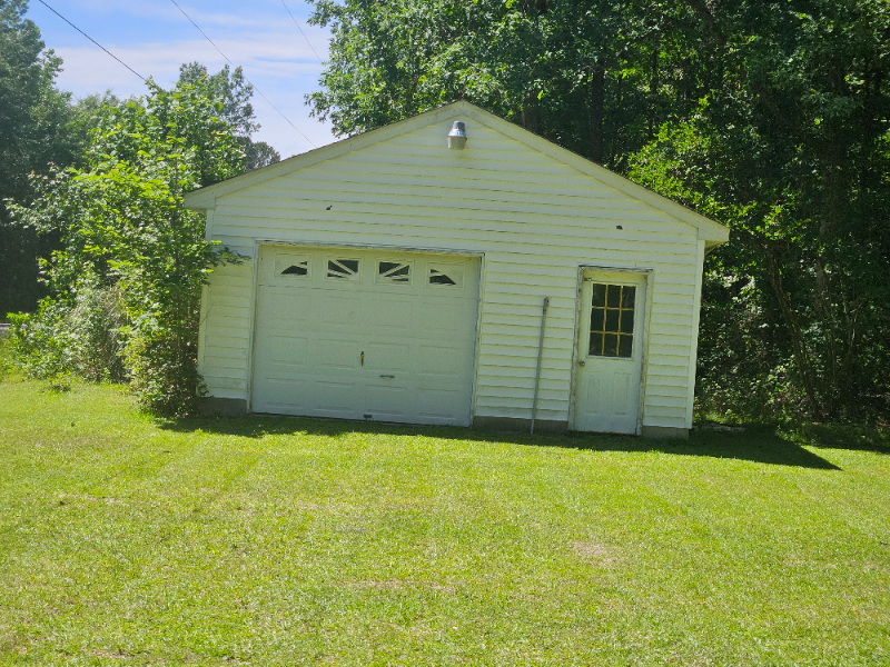 6139 Skeeter Pond Rd - Photo 3 of 14