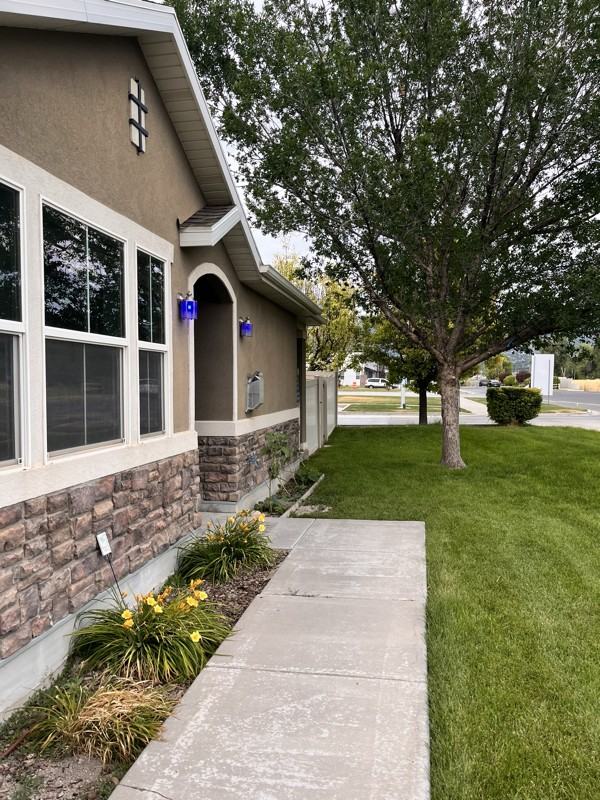 1110 Sutton Dr - Photo 2 of 17