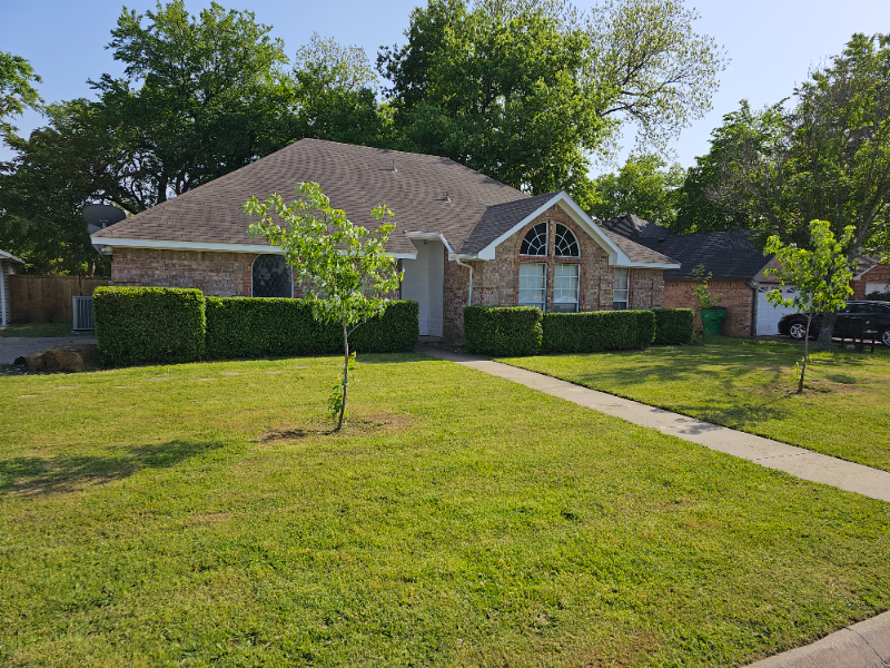 1716 Windsor Dr - Photo 2 of 19