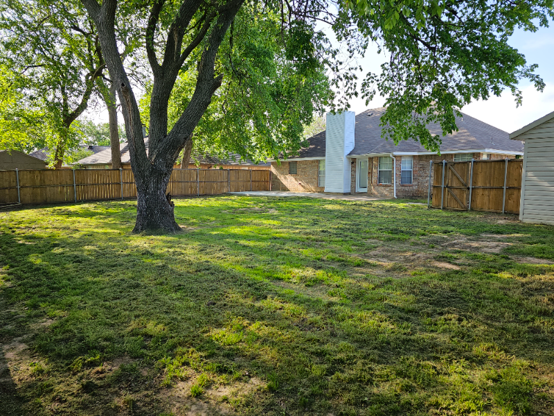 1716 Windsor Dr - Photo 3 of 19