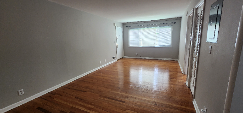 401 Kenilworth Rd #2 - Photo 3 of 10