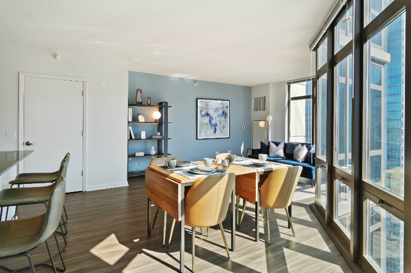 318 N Desplaines St - Photo 4 of 19