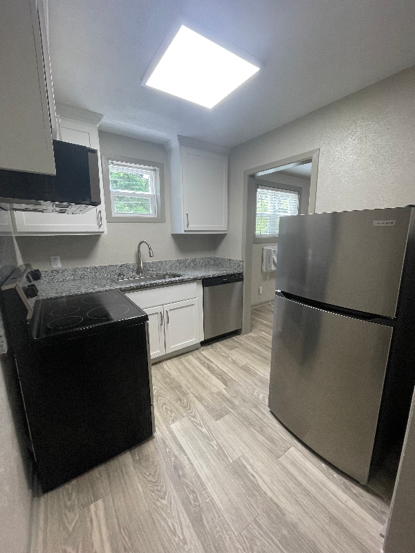 1106 W 7th St #A - Photo 3 of 12